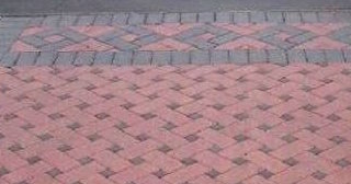 Укладка тротуарной плитки на старое бетонное основание в Йошкаре-Ола в октябре