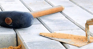 Профессиональная укладка тротуарной брусчатки в Йошкаре-Ола в октябре